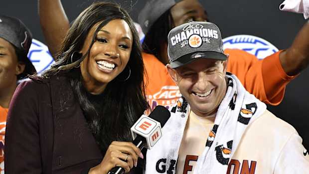 college-football-announcers-coaches-mailbag.jpg